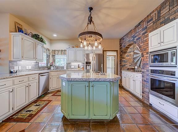 4th image of 602 S Lakeridge Dr