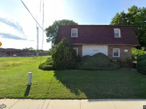 1307 N Richmond Rd #E, McHenry, IL 60050