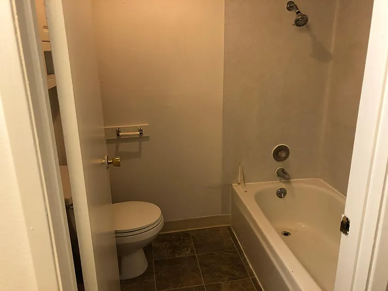500 NE Maiden Ln #8 — Photo 8