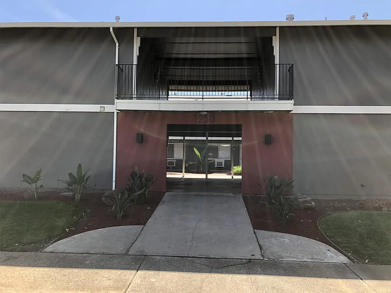 1210-1250 Kenny Dr — Photo 43