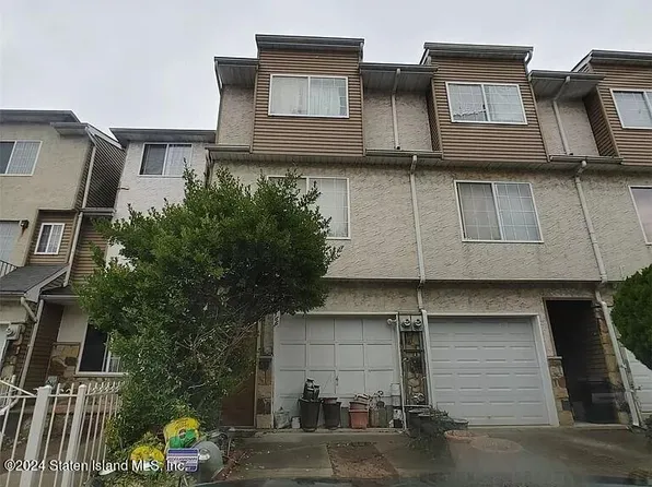 166 Long Pond Ln, Staten Island, NY 10304