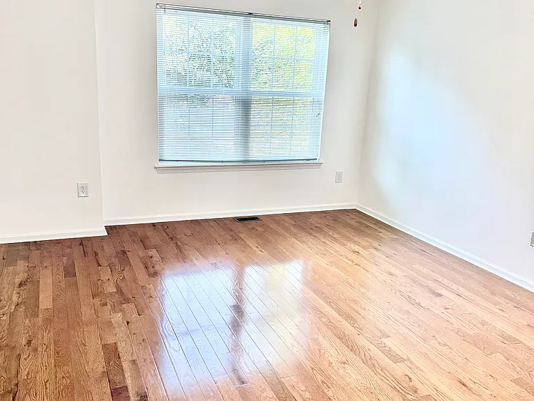 1209 Blossom Cir — Photo 13