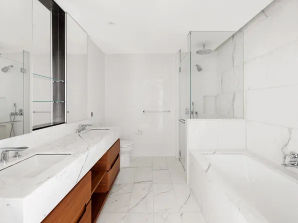 30 Riverside Boulevard image 10 of 11