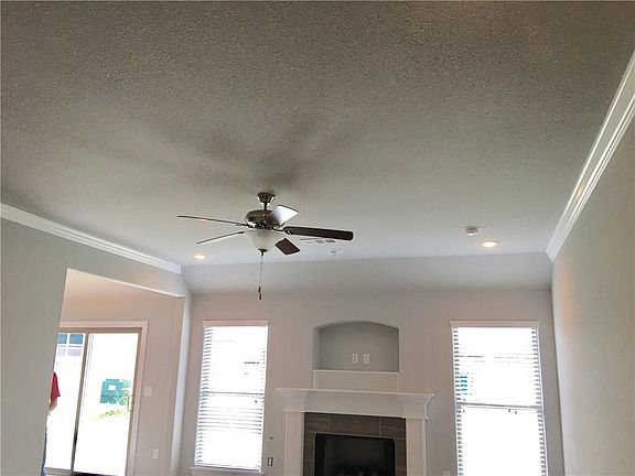 3rd image of 406 W Gillian Ave