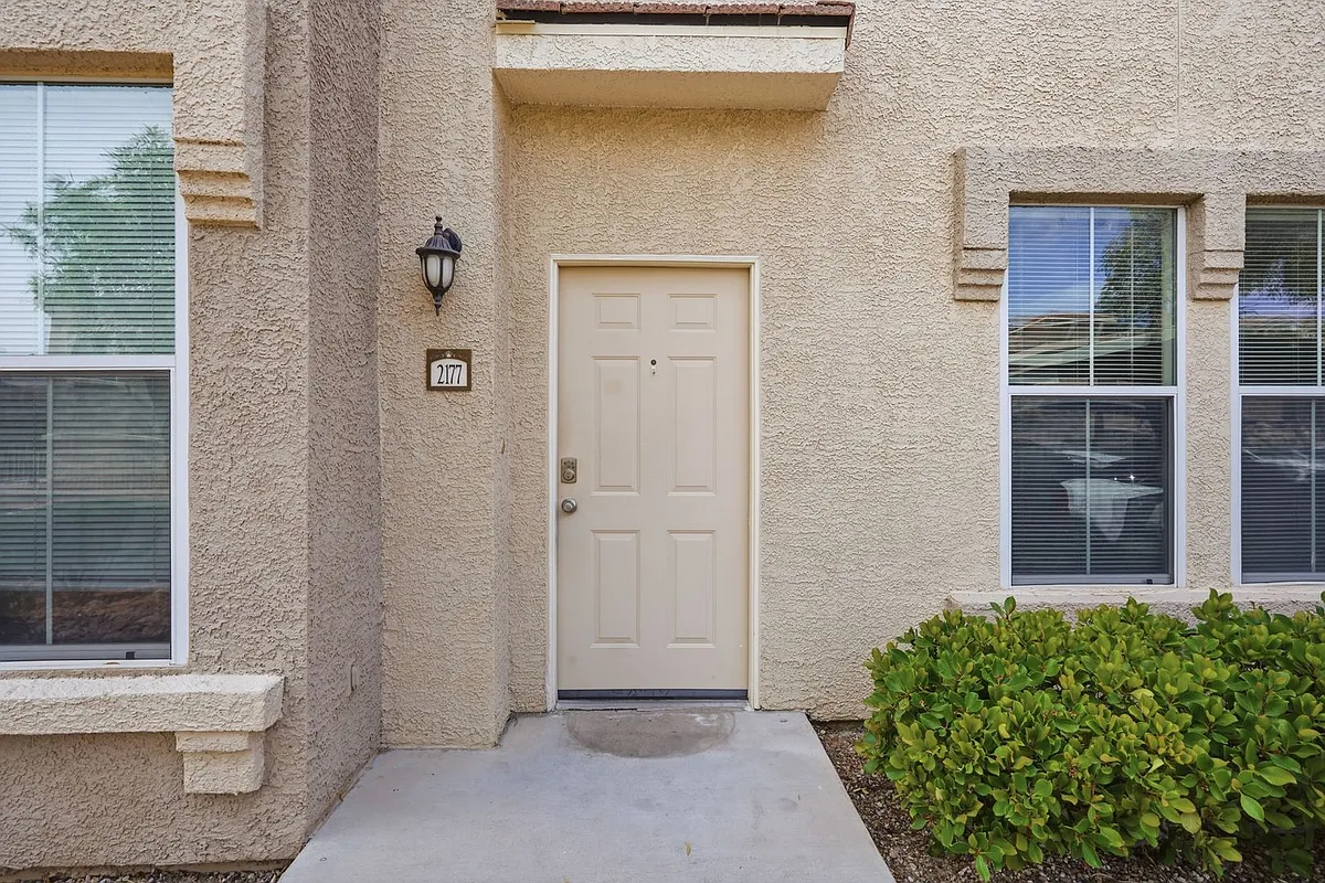 Building Photo - 10550 W Alexander Rd #2177