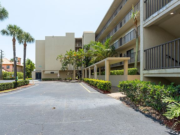 5th image of 896 N Federal Highway #323