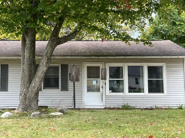 228 1st St, Wadsworth, OH 44281