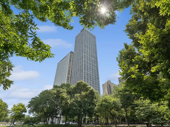 1555 N Astor St APT 35W, Chicago, IL 60610