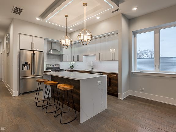 5th image of 1818 N Sawyer Ave #2