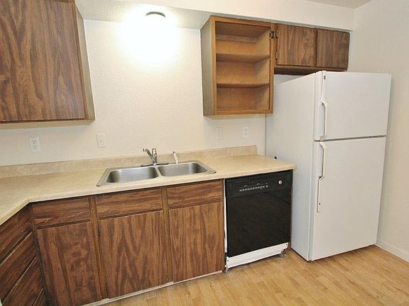 2nd image of 82 N Raymond Pl #82
