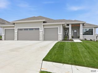 10114 Laramie St, Papillion, NE 68046