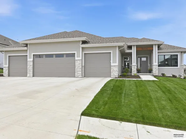 10114 Laramie St, Papillion, NE 68046