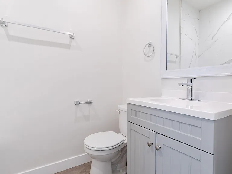 Cozy & Contemporary Studio in Koreatown — Photo 27