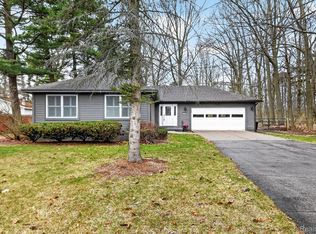 5569 Lakeshore Rd, Fort Gratiot, MI