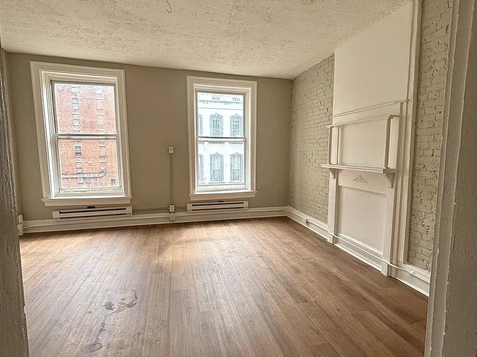 819 Main St