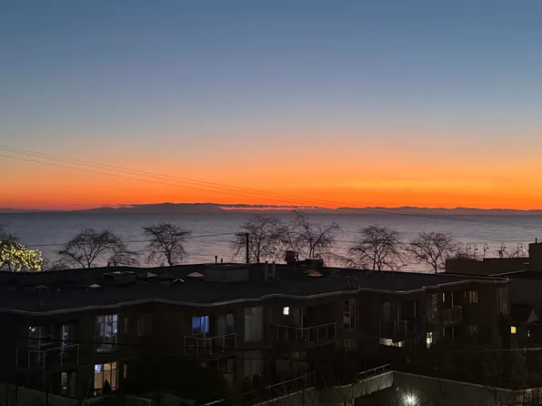 14985 Victoria Ave #2, White Rock, BC V4B 1G2