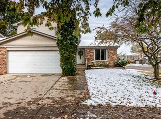 1 Blue Jay Ct, Woodridge, IL 60517