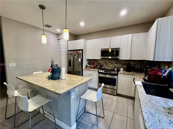 7924 NW 105th Ave, Doral, FL 33178