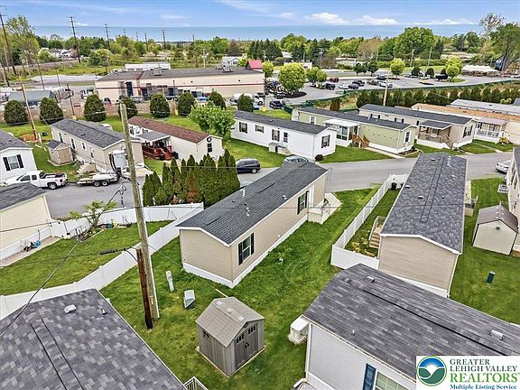 4th image of 7411 Lincoln Ln