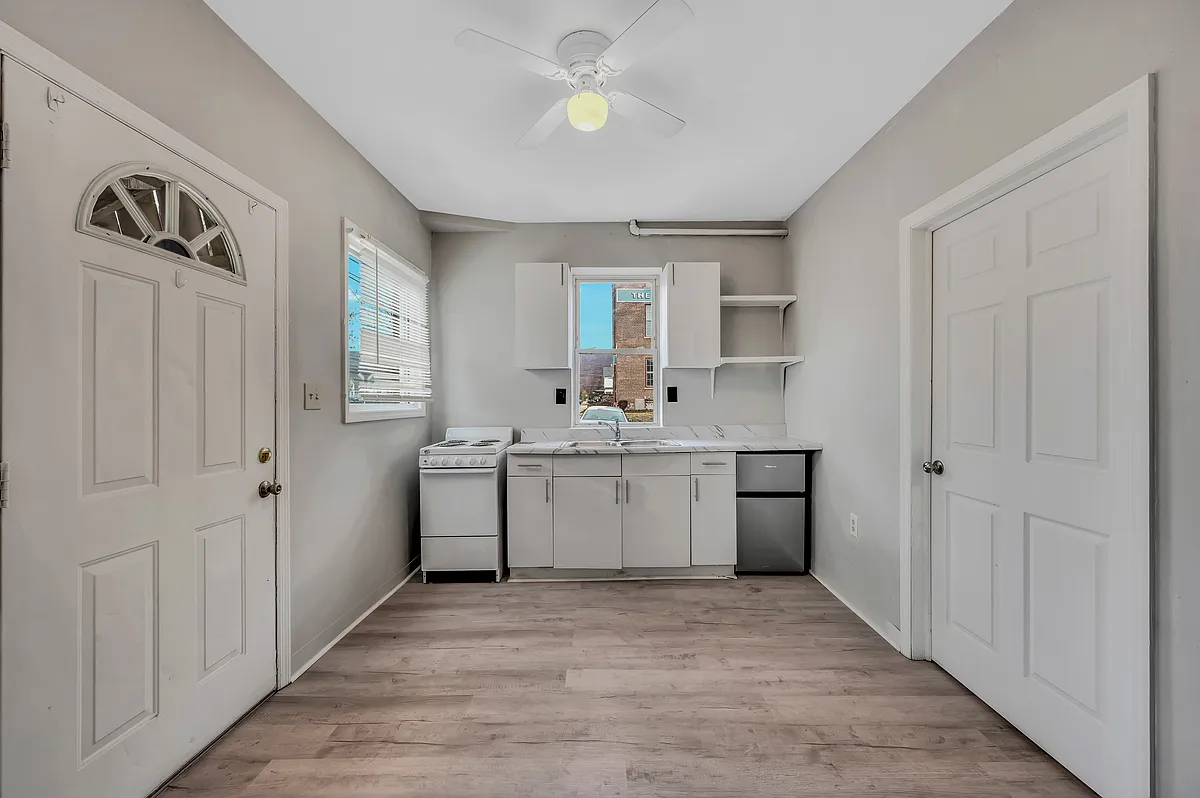 Building Photo - 518 Exeter Ave #1