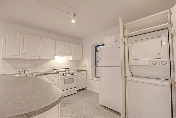 Rented by KNP Realty LLC | media 2