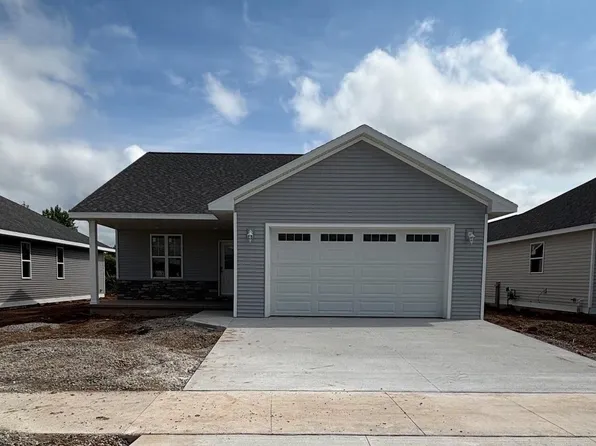 2111 E Golden Gate Dr, Appleton, WI 54913
