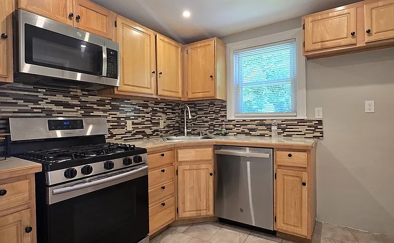 84 Gladeside Ave #2 — Photo 1