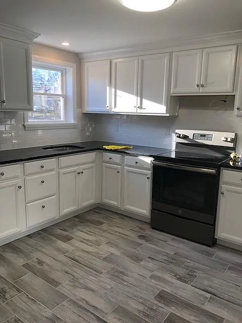 3 bed, $2,200 — Photo 2