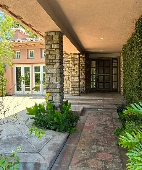 32 Gleneagles Dr — Photo 3
