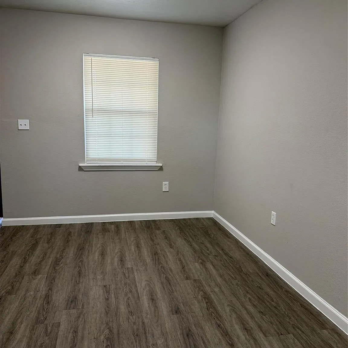 4 bed, 2.0 bath, 1051 sqft, $1,650 — Photo 3