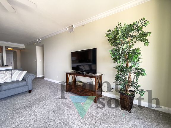 5th image of 4050 Indigo Dr APT 105