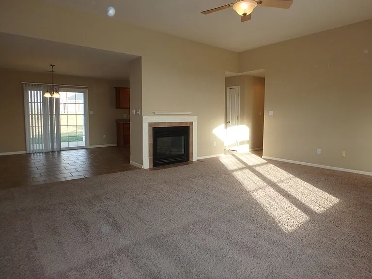 407 Golden Eagle Dr — Photo 2