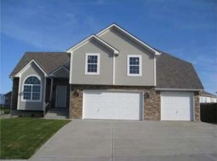 18109 Guinivere, Smithville, MO 64089