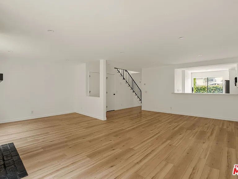 2020 Delaware Ave #7 — Photo 4