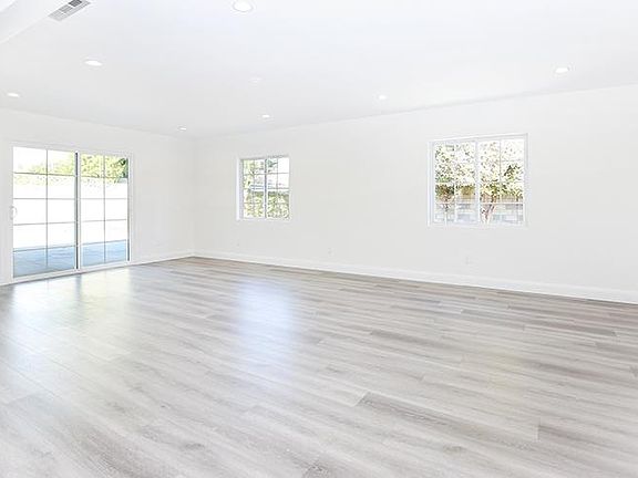 4th image of 8540 Calvin Ave