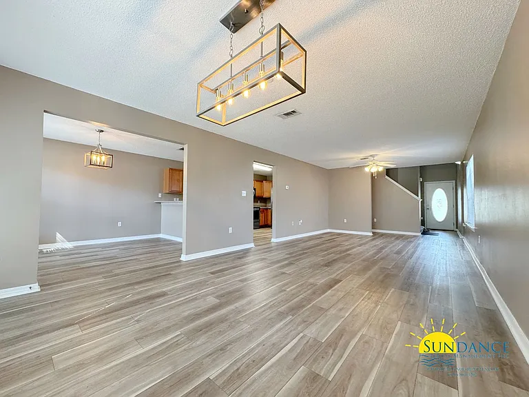 215 Twin Lakes Ln — Photo 3