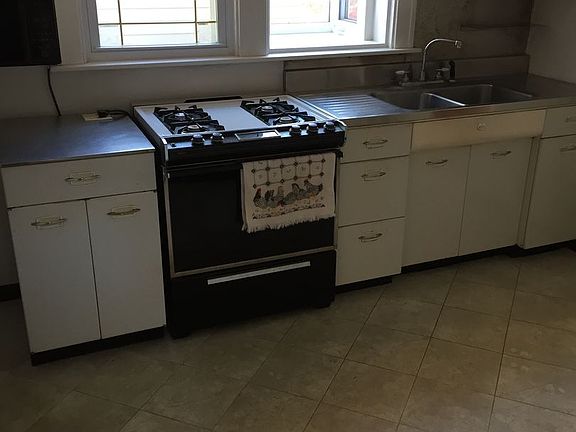 5th image of 2028 Emerson Ave