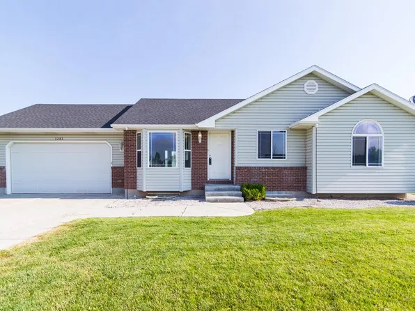 3293 Pinnacle Dr, Idaho Falls, ID 83401