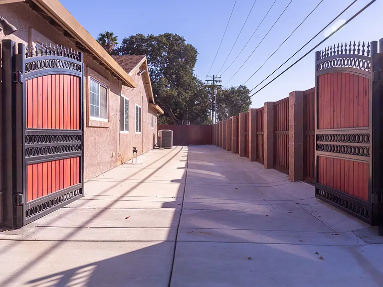 5500 Sunset Oak Ct — Photo 6