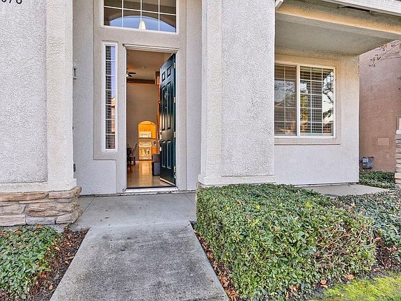 4th image of 3078 White Oak Dr
