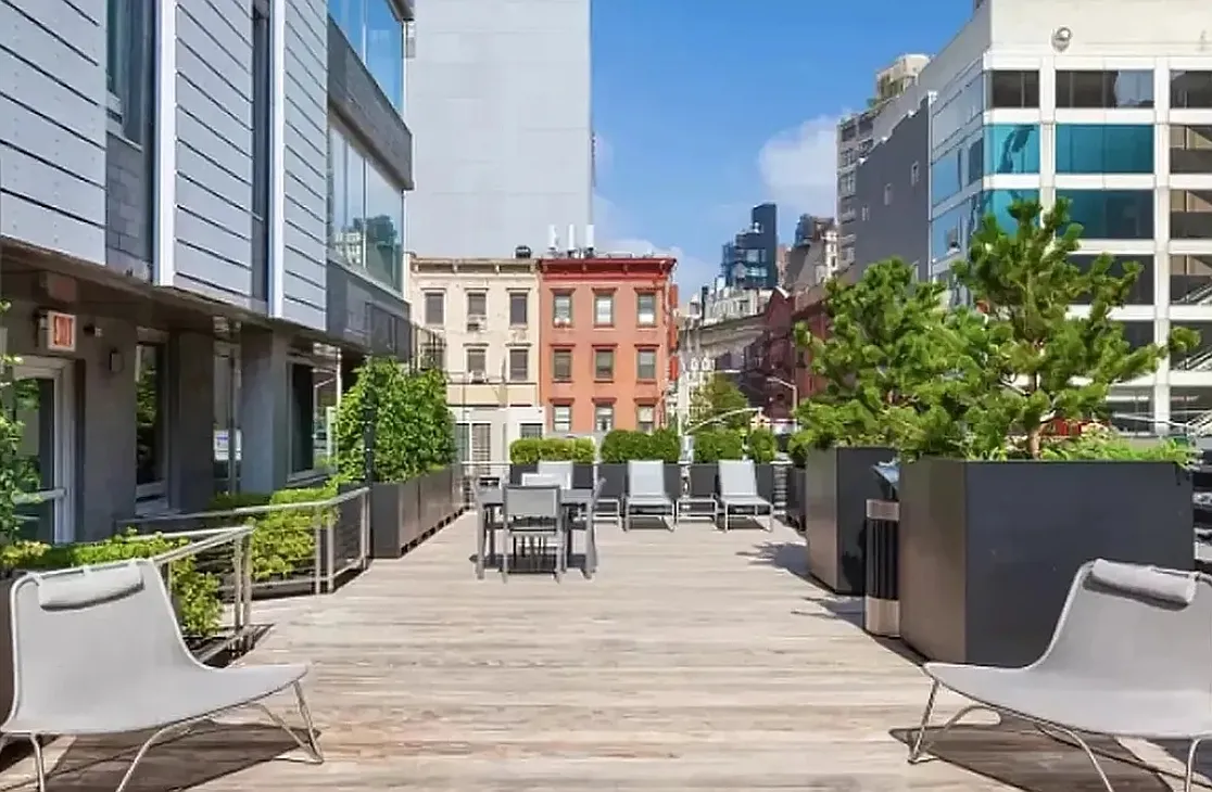 200 East 11th Street — Photo 4