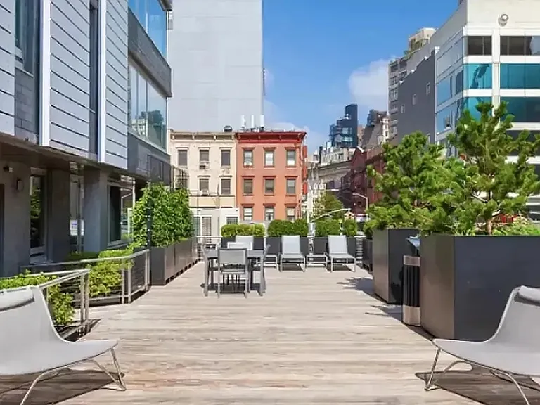 200 E 11th St #Penthouse 3 — Photo 5