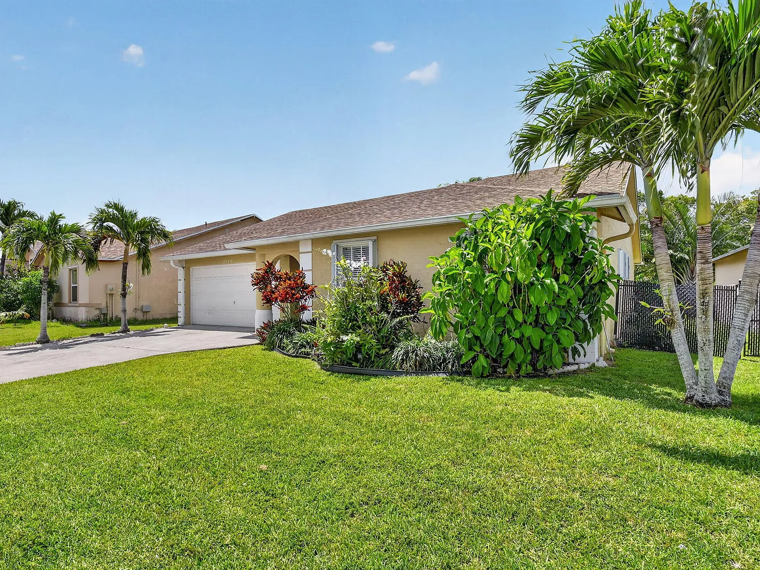 3 bed, 2.0 bath, 1444 sqft, $3,200 — Photo 3