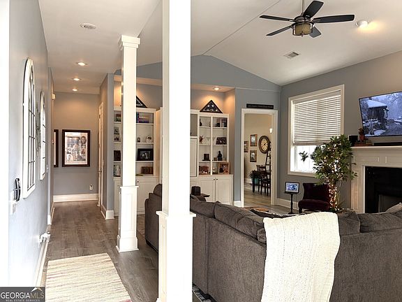 3rd image of 303 Winchester Ct