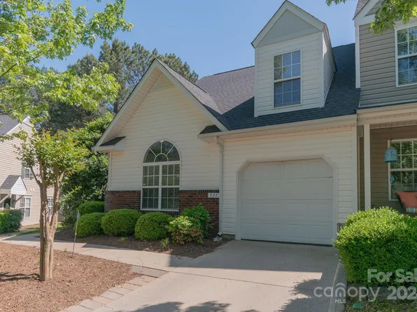 927 Sparrows Nest Ln, Pineville, NC 28134