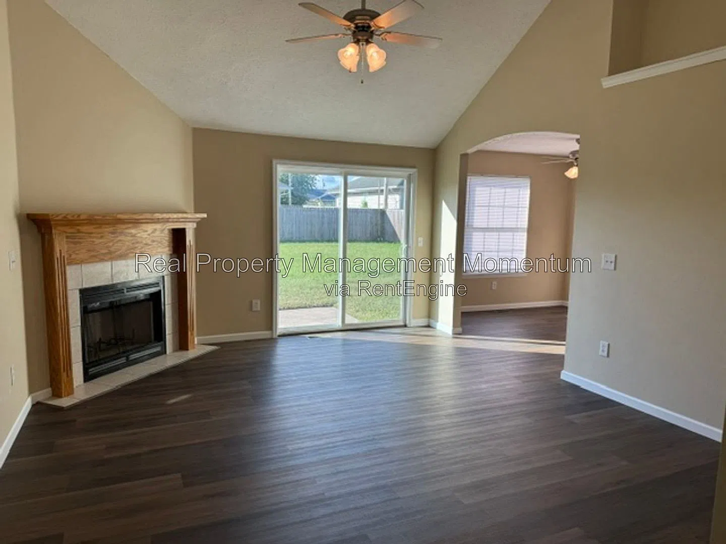 3 bed, 2.0 bath, 1266 sqft, $1,575 — Photo 2