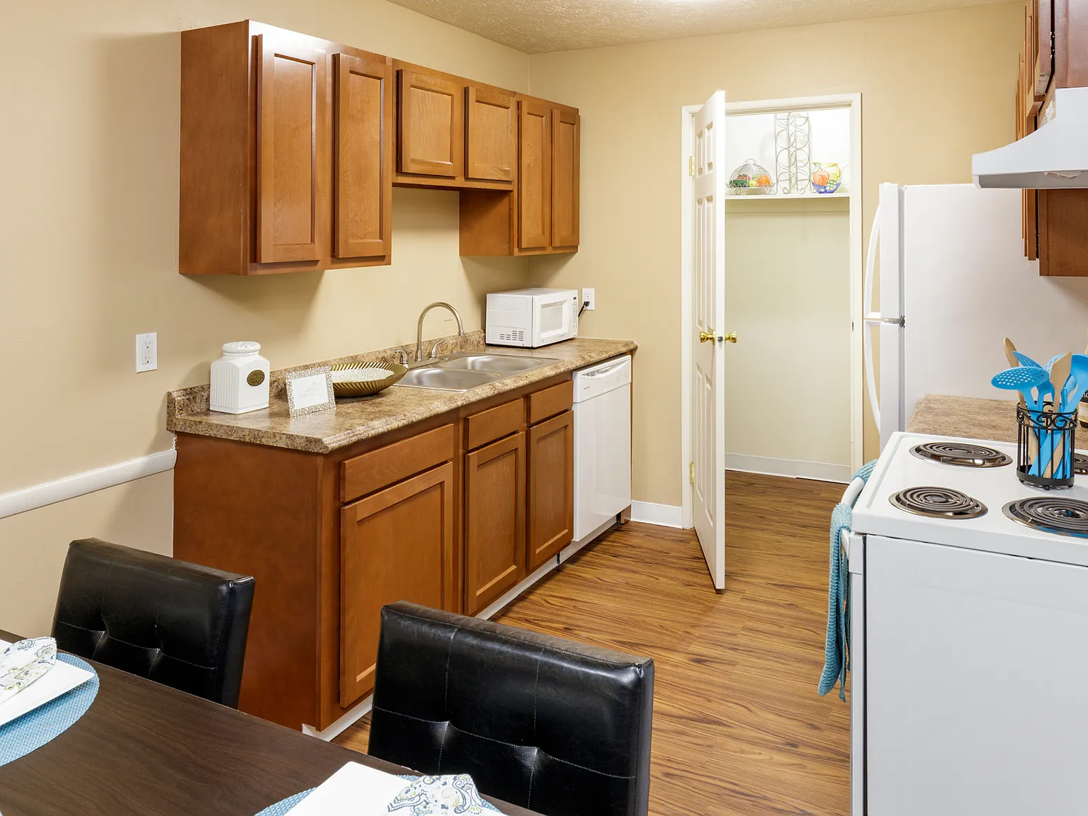 Deer Creek Apartments — Photo 4