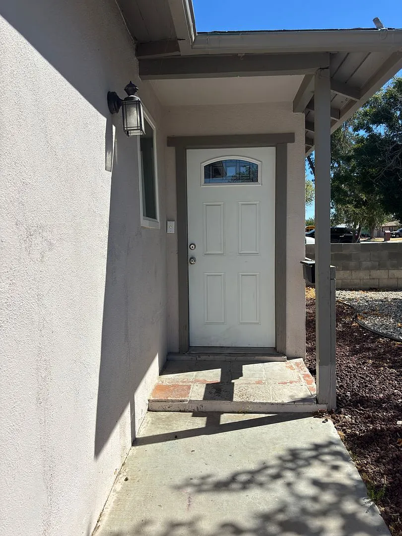 East Lancaster Home — Photo 2