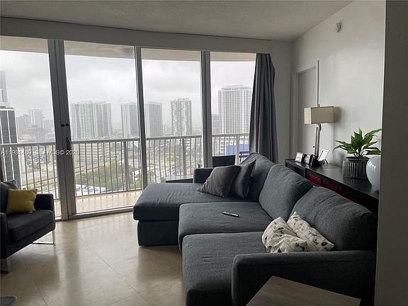 5th image of 1750 N Bayshore Dr APT 2814