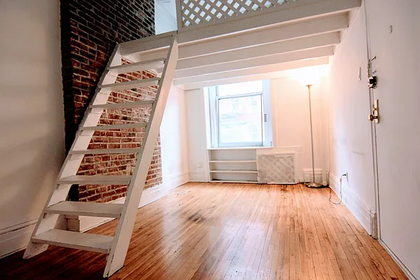 Rented by HOLTON REAL ESTATE INC. | media 12